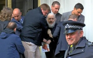 VIDEO: police drag Assange out of Ecuadorian Embassy in handcuffs