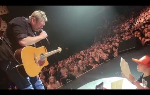 Blake Shelton Invites 6-Year-Old Awaiting A Heart Transplant to Sing on Stage